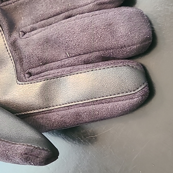 Isotoner touchscreen SmartDri gloves - Picture 5 of 11